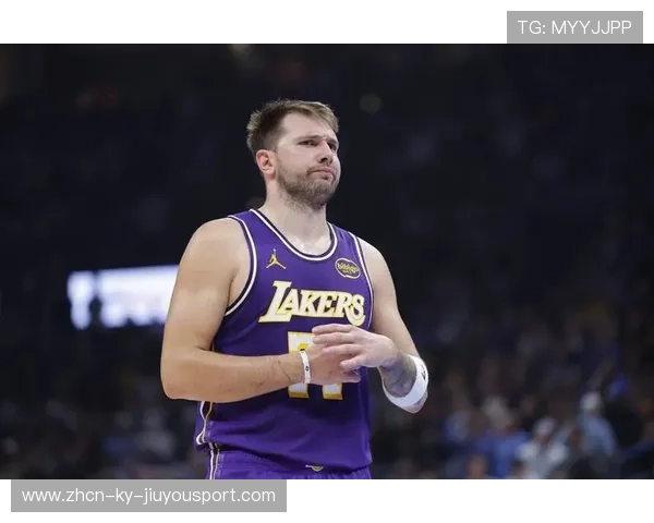 东契奇进攻端如入无人之境，独行侠进攻如潮