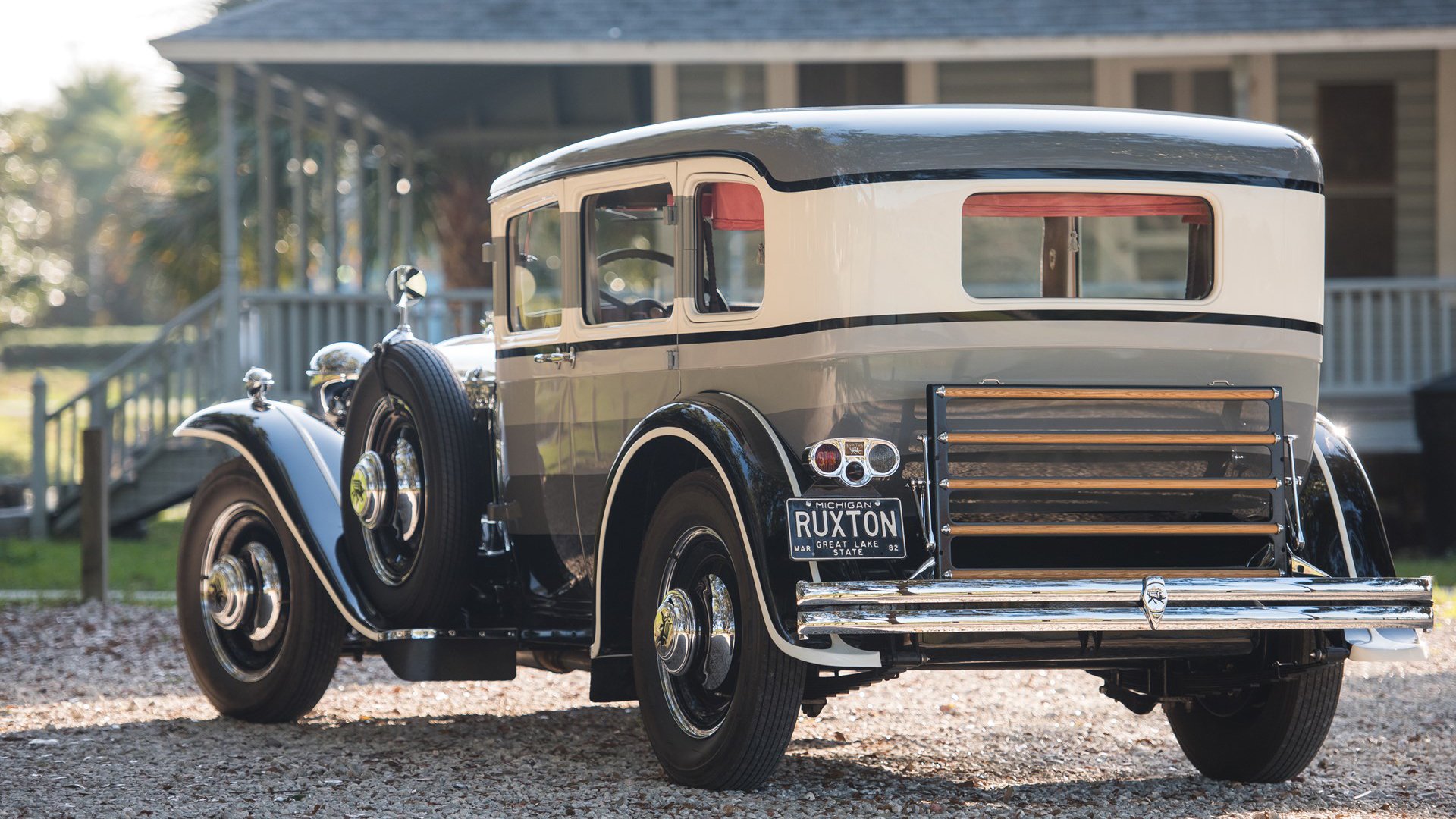 门兴格拉德巴赫高位逼抢限制对方控球权，门兴格拉德巴赫主力门将